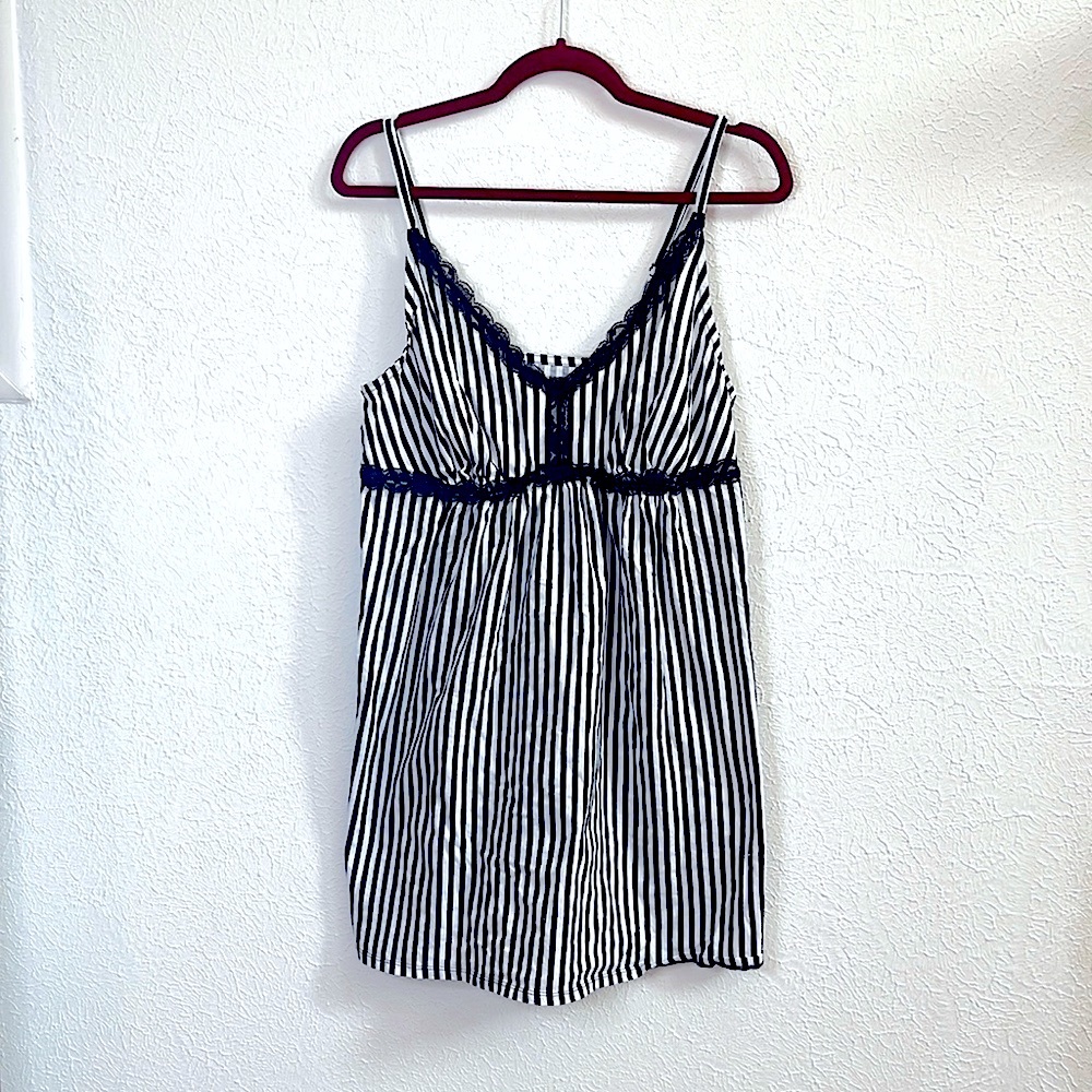 ❤️ Cacique sleepwear 14/16 Black and white striped with lace top